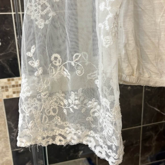 Ralph Lauren top, size M, NWT, never worn. - Picture 7 of 10